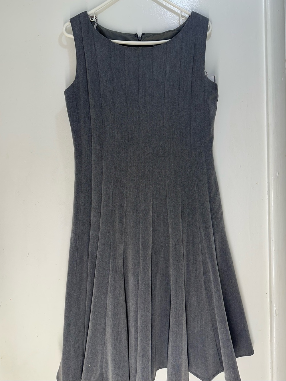 R&M Richards Sleeveless Gray Pleated Midi Dress